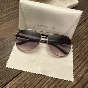 EUC Michael Kors Aviator sunglasses MICHAEL KORS ROSE GOLD AVIATOR Women main image 2